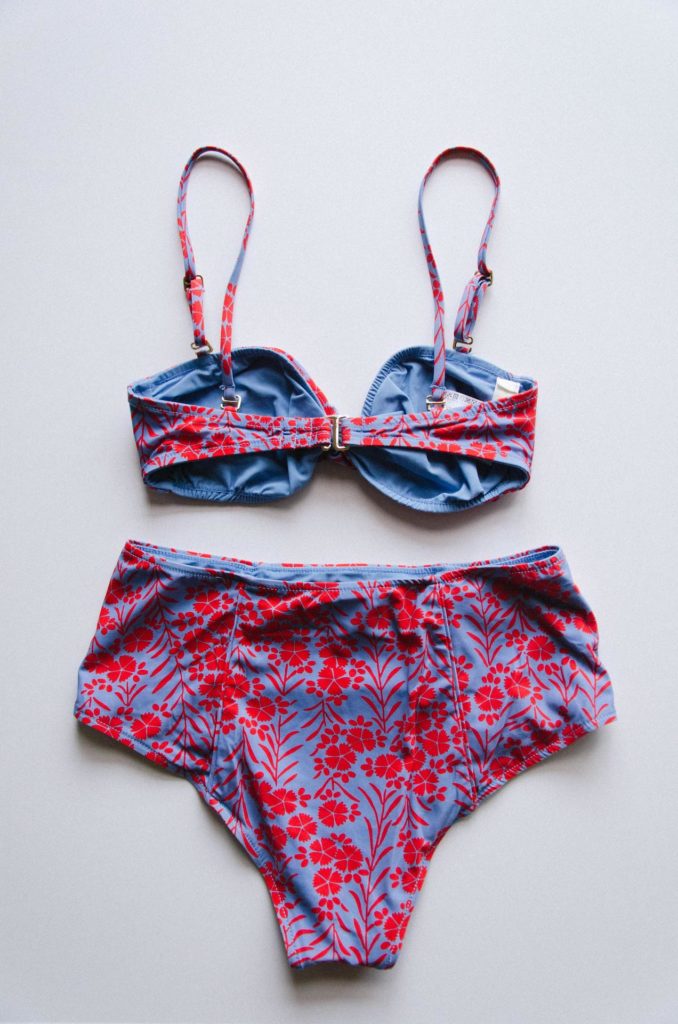 夏を盛り上げるスイムウェアコレクション8選！かわいい水着を探す方法 